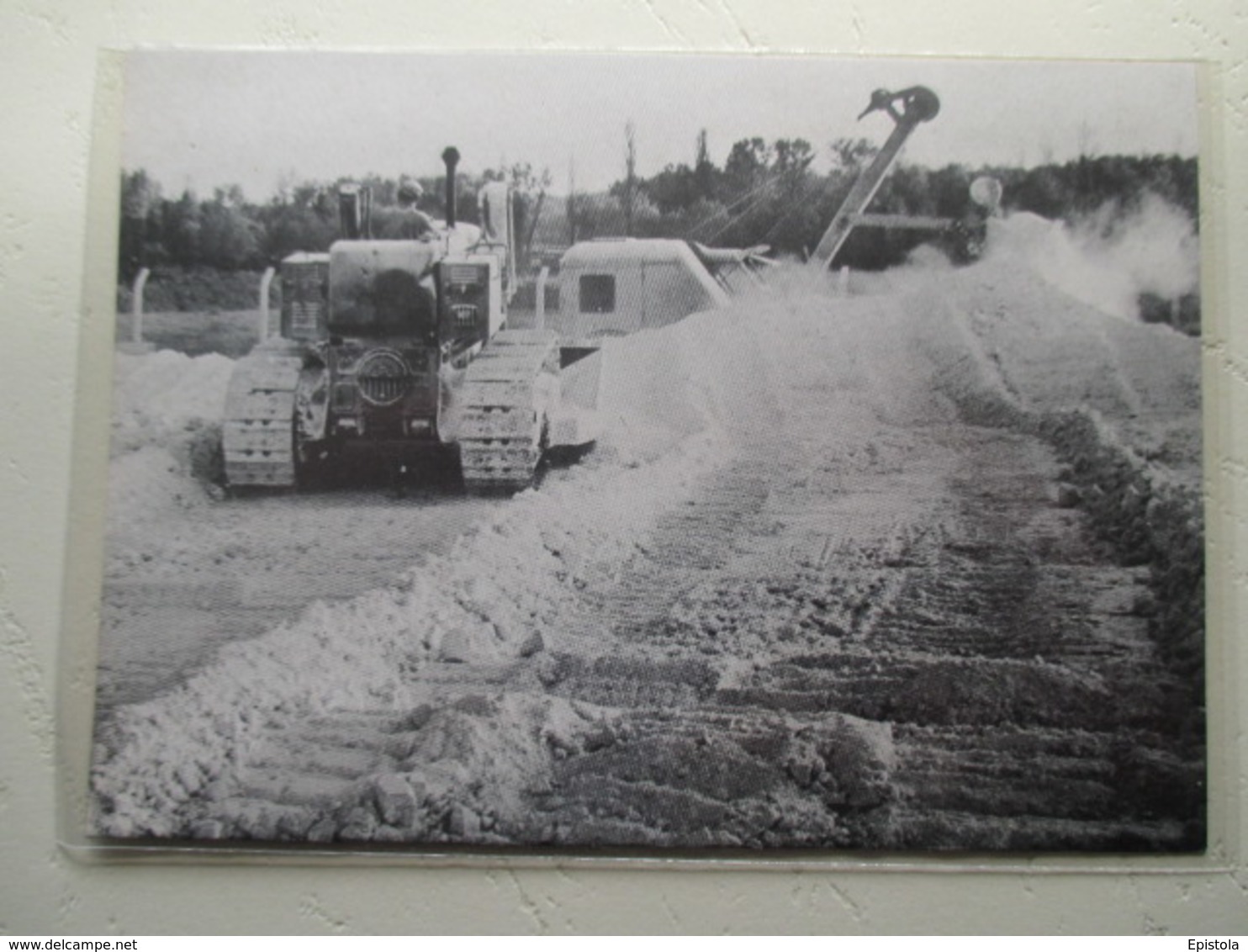 LACQ Tracteur Américain Sur Chenilles "Bulldozer" CATERPILLAR - Coupure De Presse De 1961 - Tractores