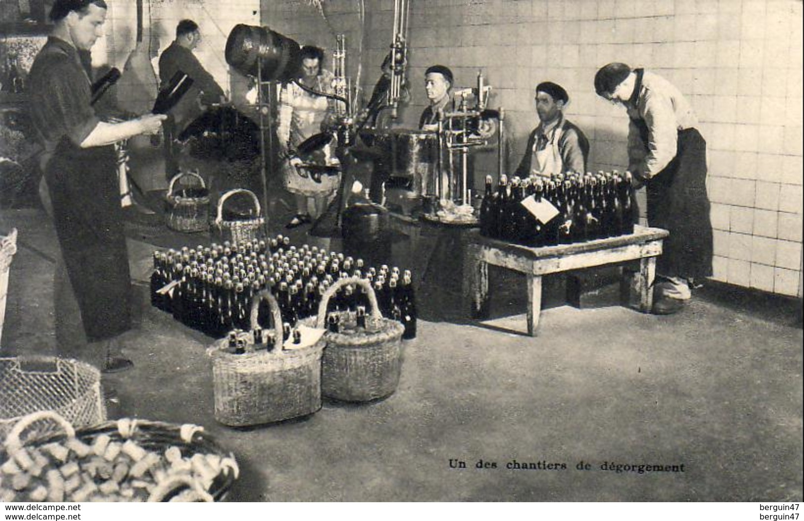 Publicité Alimentaire CHAMPAGNE A.PERRIN  ......... Un Des Chantiers De Dégorgement A Ay Champagne 51 - Ay En Champagne