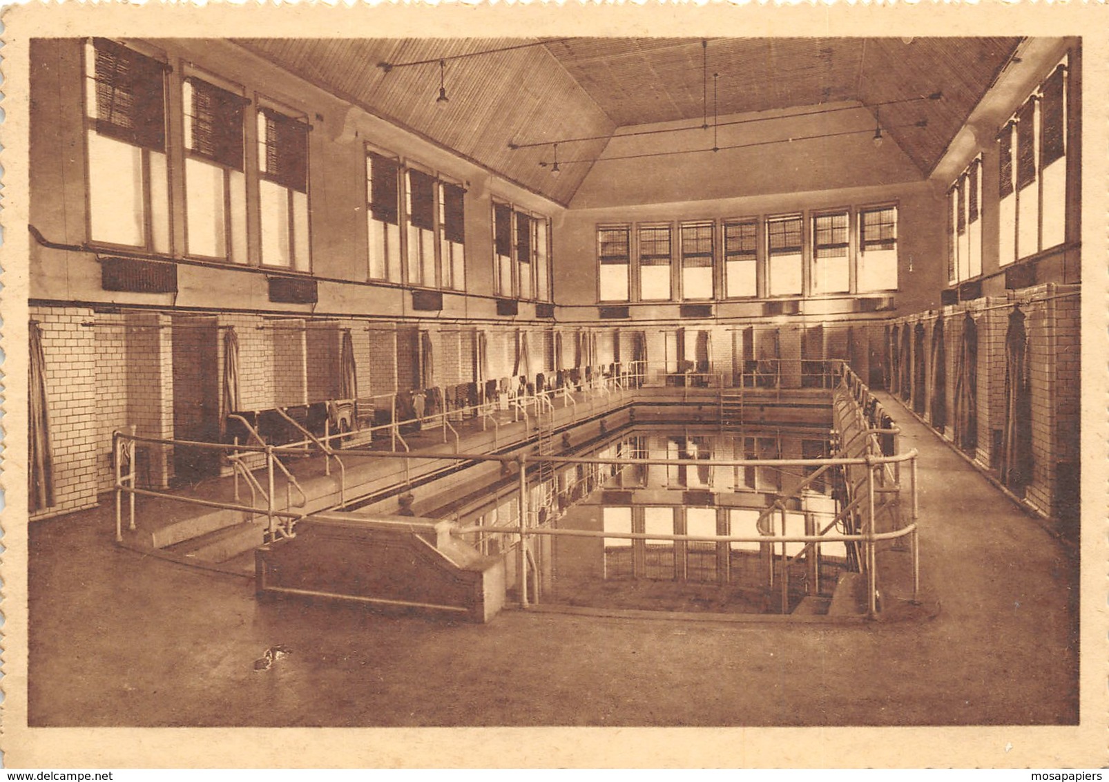 Arlon - Ecole Normale De L'Etat - Bassin De Natation - Arlon