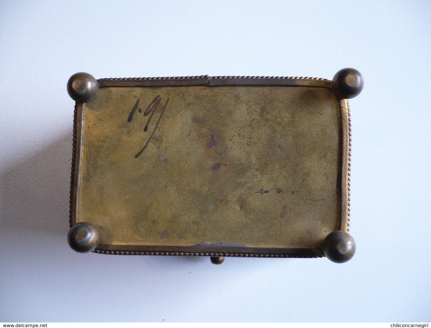 Petit Coffret à Bijoux Ancien - Bronze ?? - 8 X 5 X 4,5 Cm De Hauteur Environ - Boîtes/Coffrets