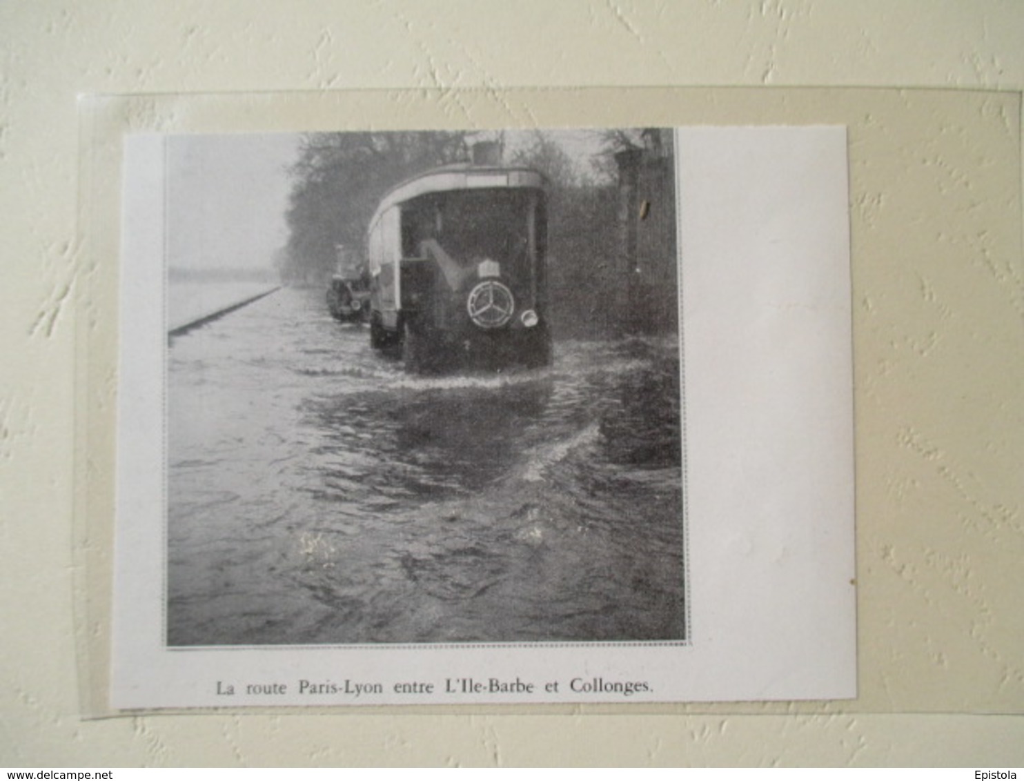 Transport Utilitaire - Omnibus  Route Innondée Entre Ile Barde Et Collonges   - Coupure De Presse De 1936 - Trucks