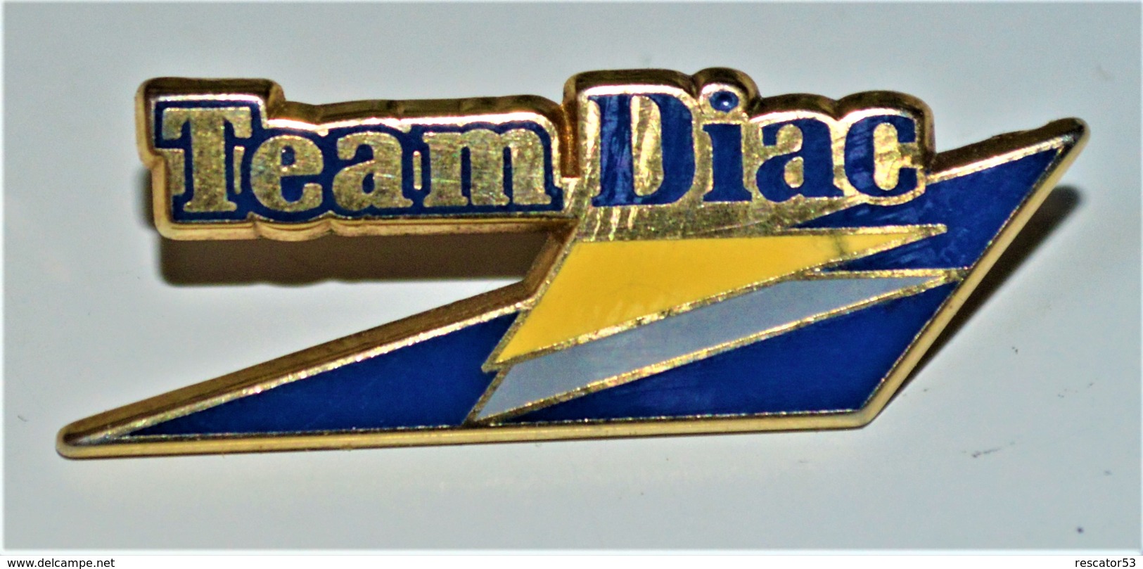 Rare Pin's Team Diac Renault Arthus-Bertrand - Arthus Bertrand