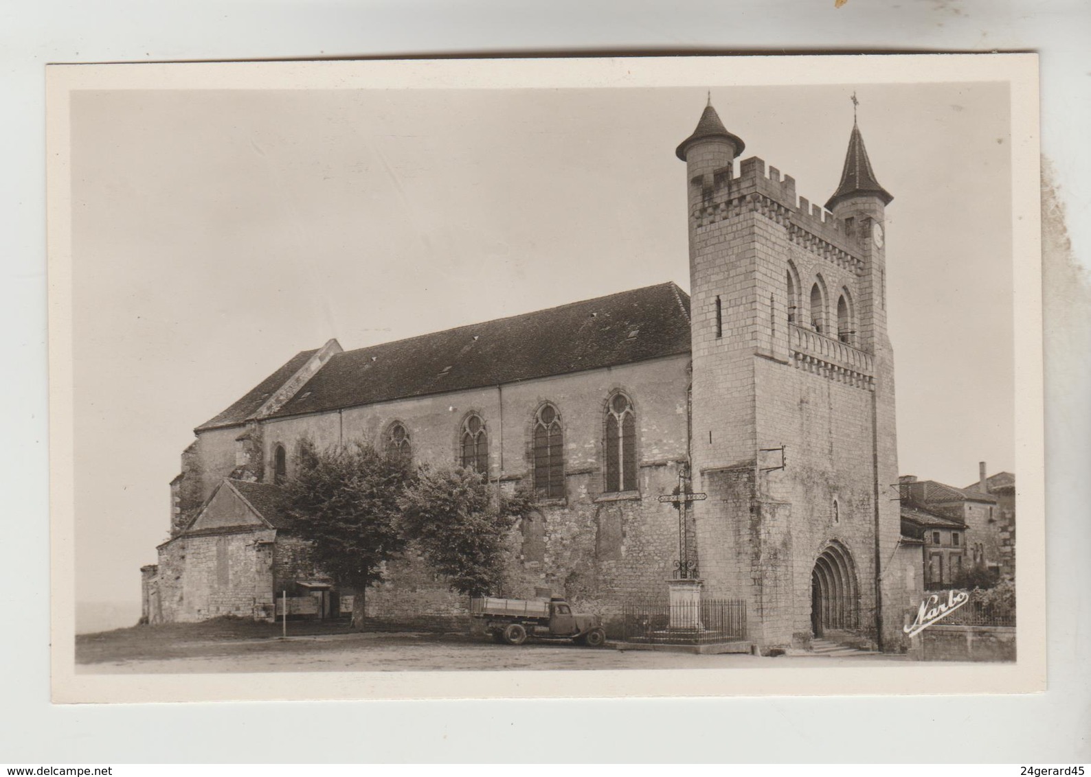 LOT 23022050 CPSM MONFLANQUIN (Lot Et Garonne) - Eglise Saint André - Monflanquin