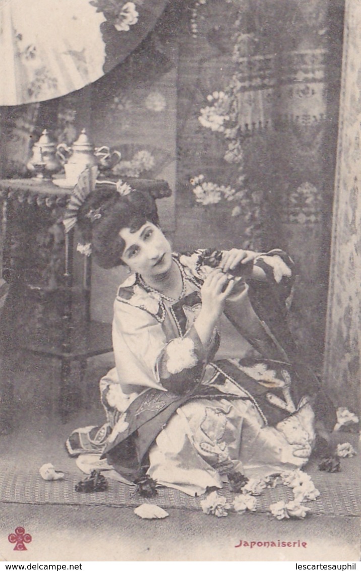 Carte Jeune Femme Habillée En Geisha Decor Japon Japonaiserie 1904 - Asie