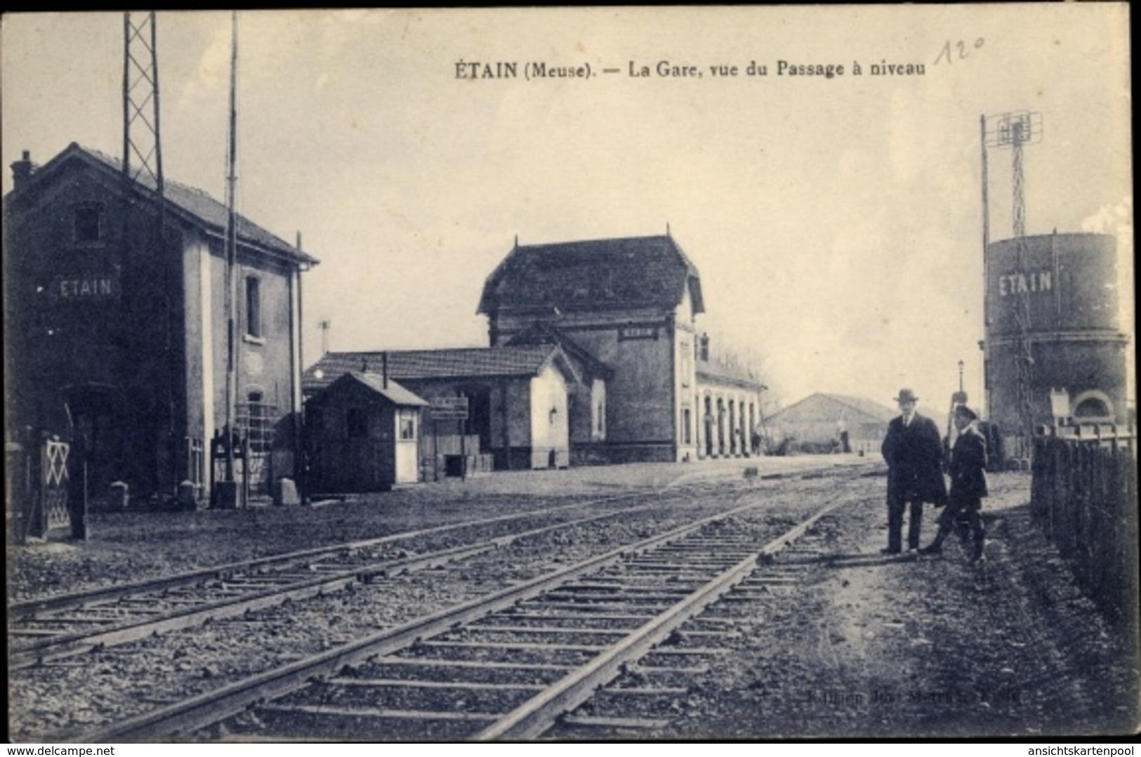 Cp Étain Lothringen Meuse, La Gare, Vue Du Passage A Niveau - Altri & Non Classificati