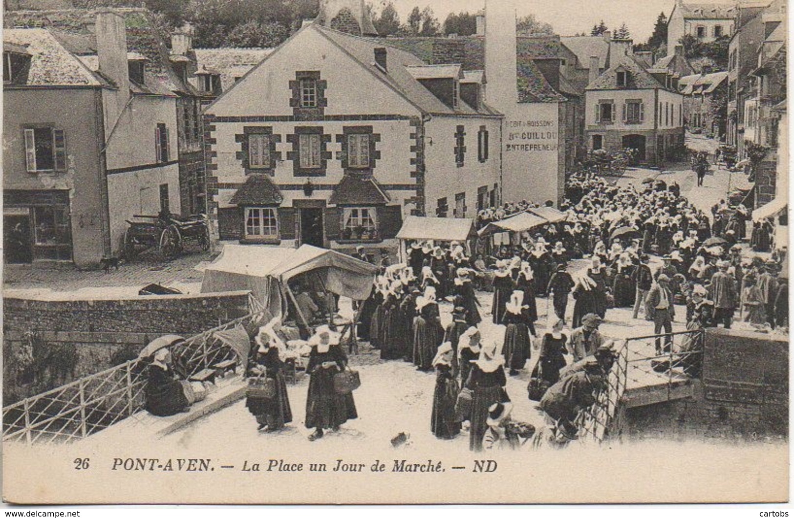 29 PONT-AVEN La Place Un Jour De Marché - Pont Aven