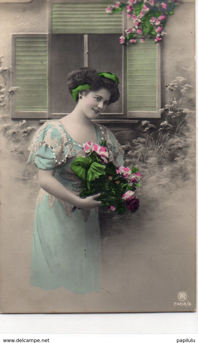 FEMMES 1017 : Bouquet De Roses , édit. R P H 2458/6 - Women