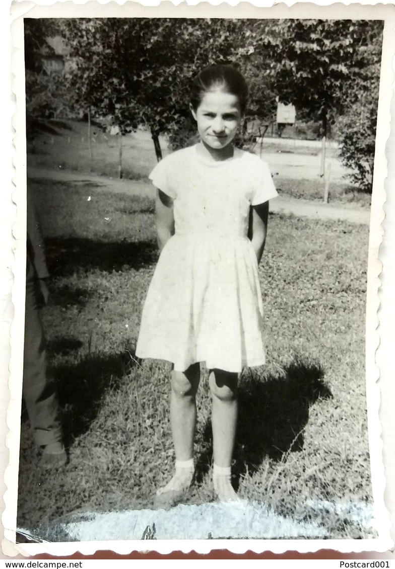 №63  Photography Of Girl On A Meadow, Child - 1950's, Old FOTO PHOTO - Anonymous Persons