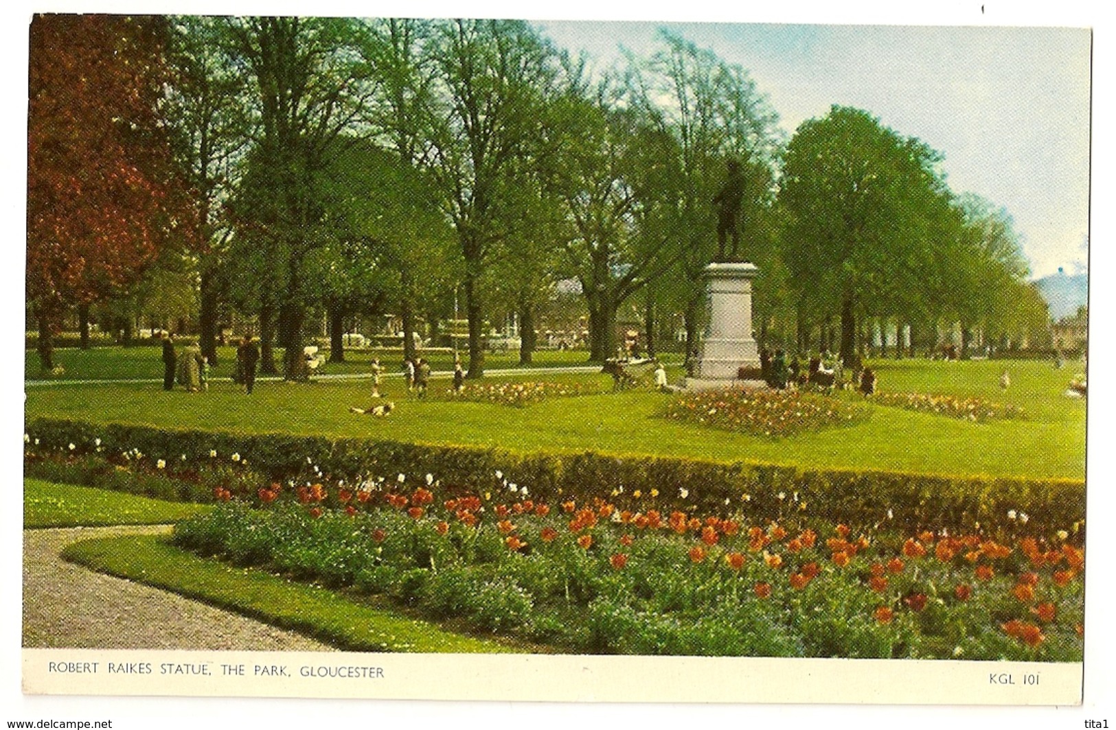 S8103  - Robert Raikes Statue, The Park, Gloucester - Gloucester