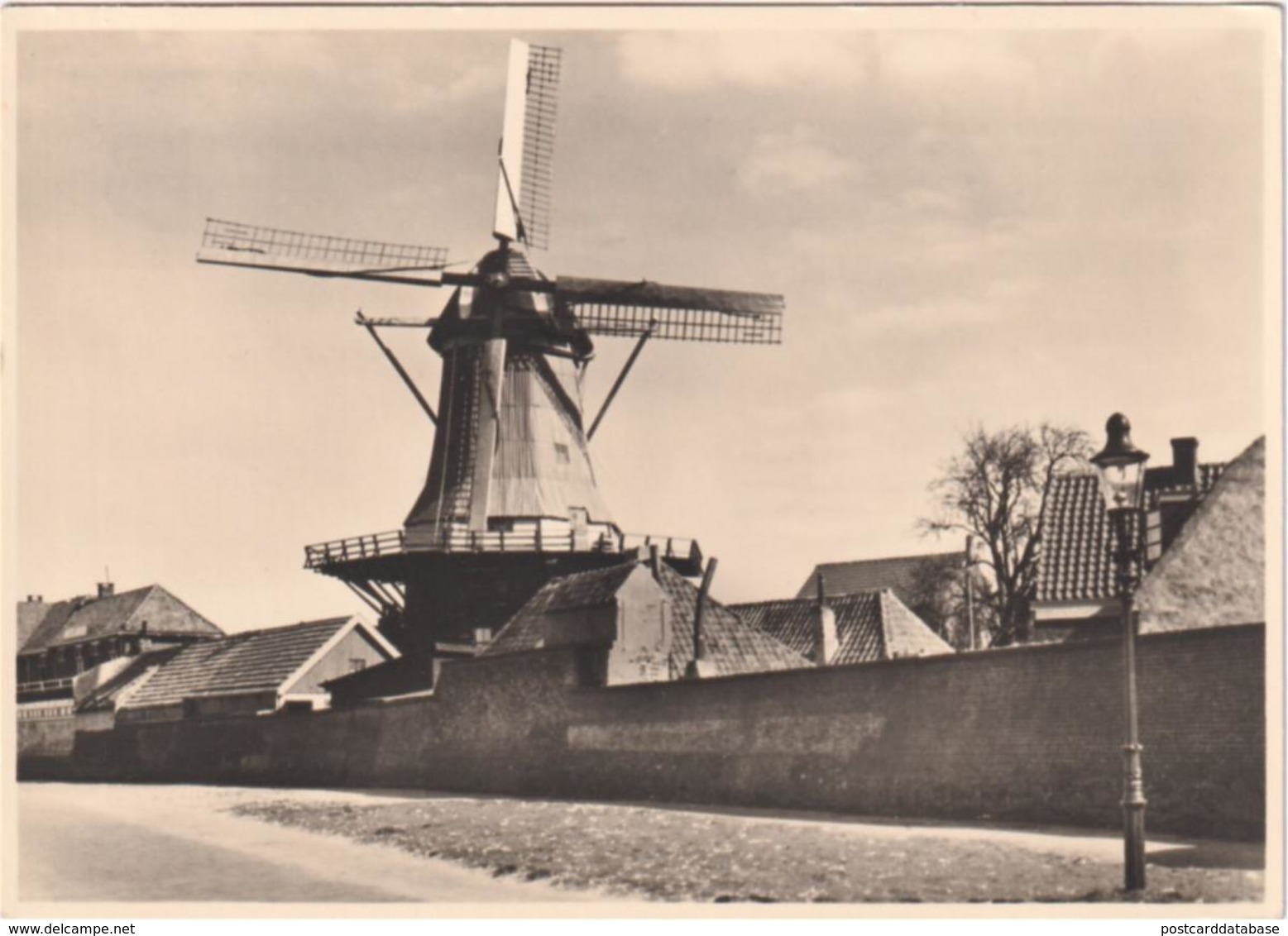 Harderwijk Molen Aan De Oude Wallen - & Windmill - Harderwijk