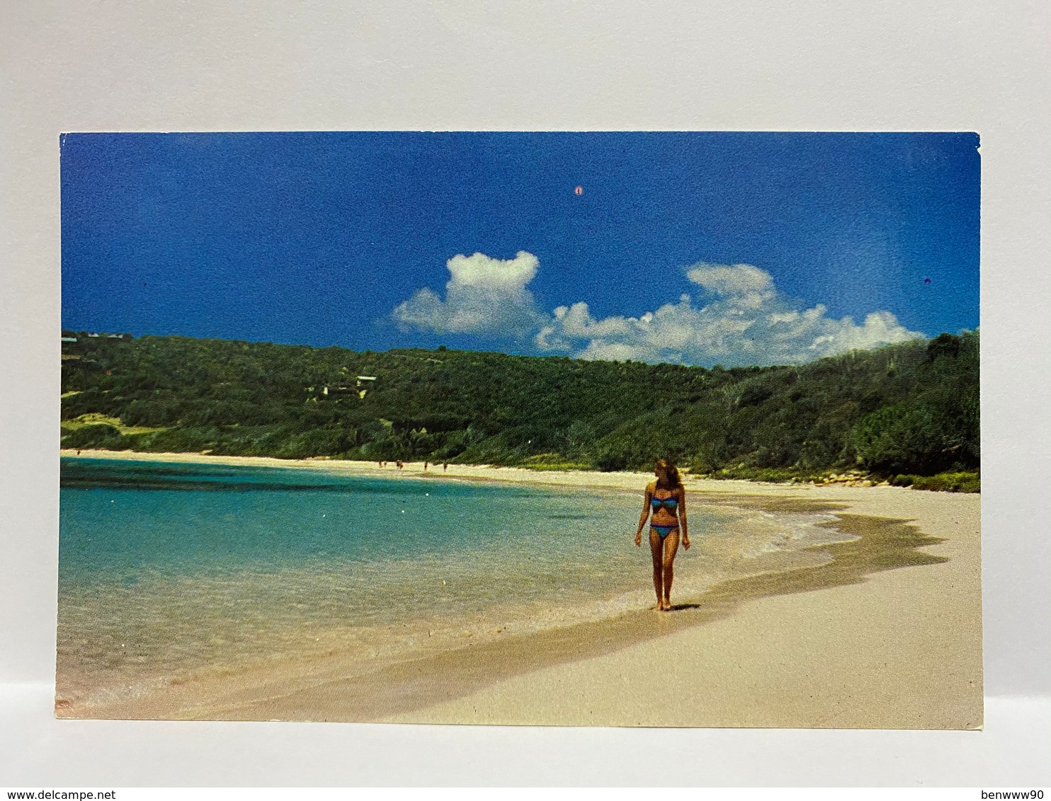 Antigua Postcard, Beautiful Beach And Lady - Antigua Und Barbuda