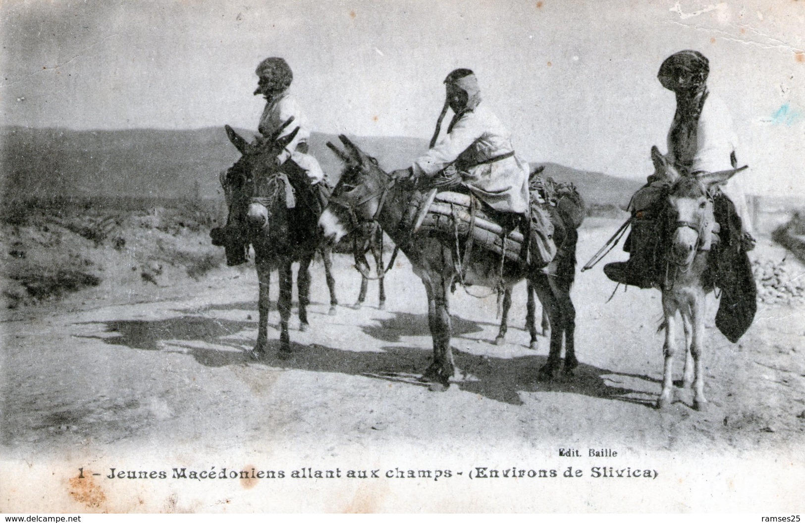 (142) CPA  Macedoine  Jeunes Macedoniens Allant Aux Champs  Environs De Slivica  (bon Etat) - Macédoine Du Nord