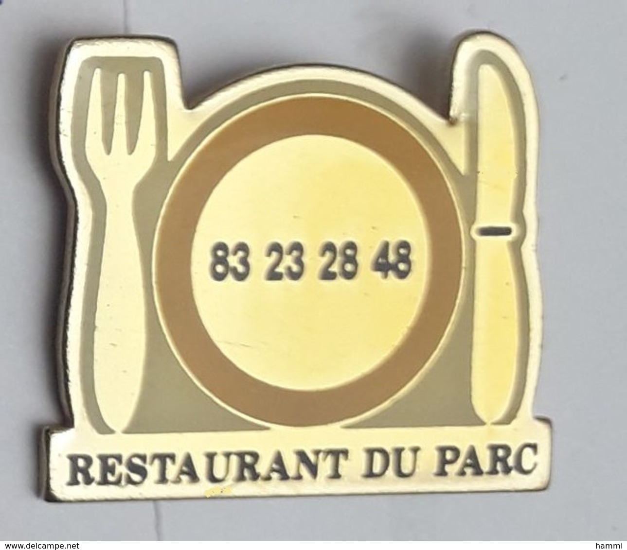 HH89 Pin's Restaurant Du Parc Assiette Fourchette Couteau VELAINE EN HAYE Meurthe Moselle Achat Immédiat - Alimentation