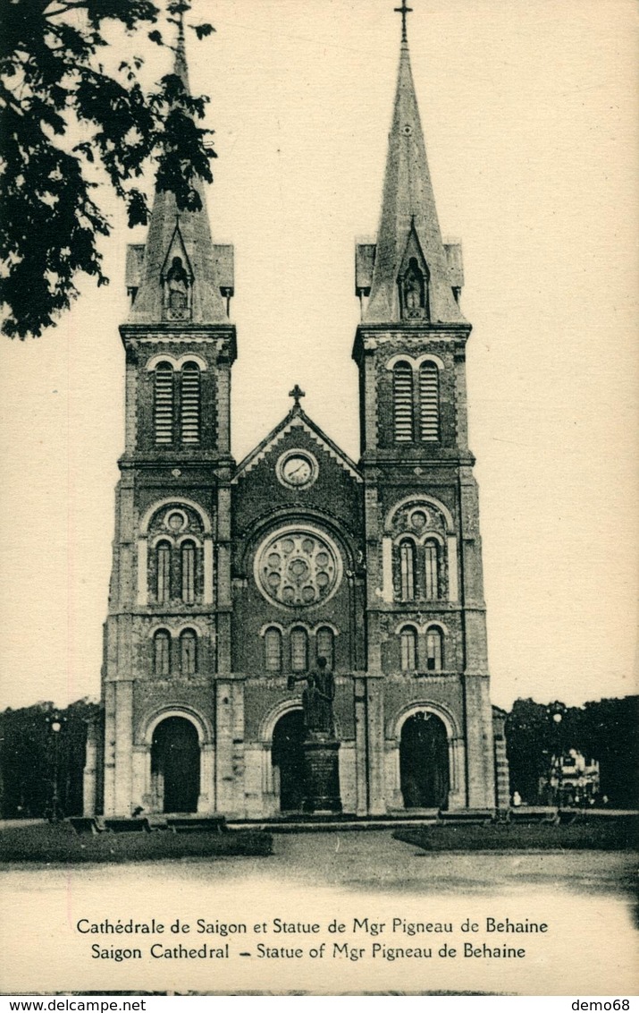 Viet-Nam  Ho Chi Minh Saigon Cathédral Of Saigon Et Statue De Mgr Pigneau De Béhaine CPA Des Missions étrangères Paris - Vietnam