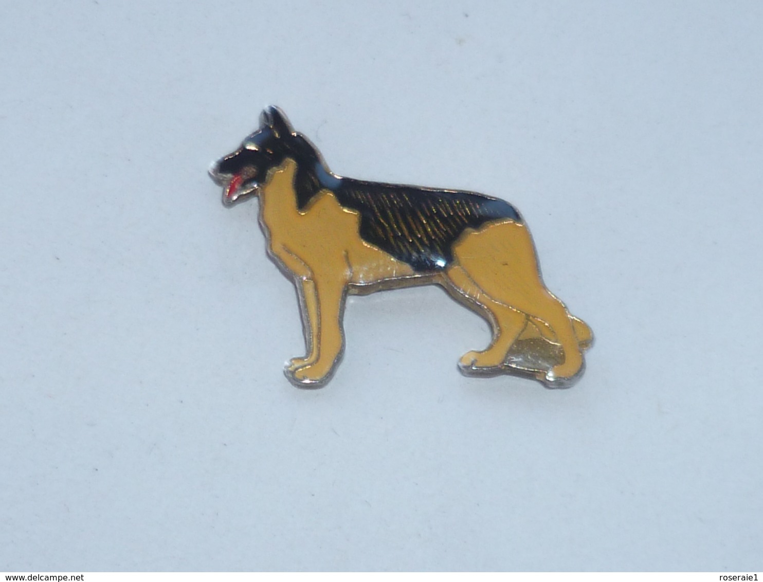 Pin's CHIEN D - Animaux