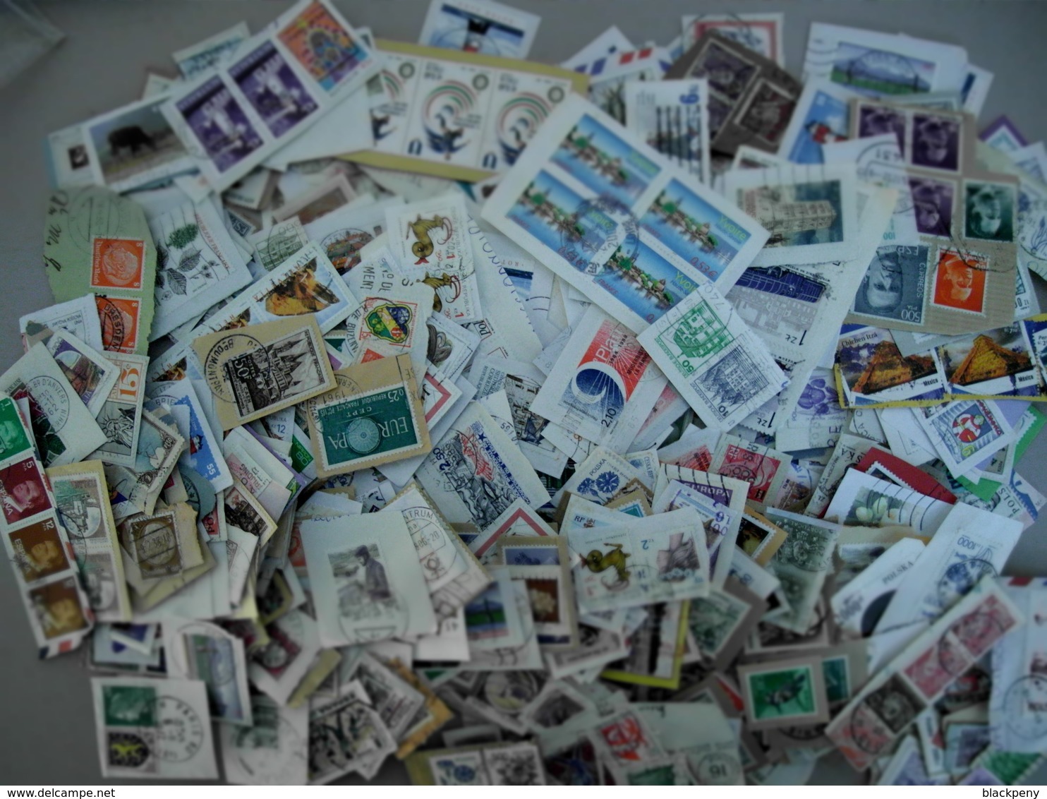 Beau Vrac De + De 2000 Timbres à Décoller Du Monde Entier Varié - Lots & Kiloware (mixtures) - Min. 1000 Stamps