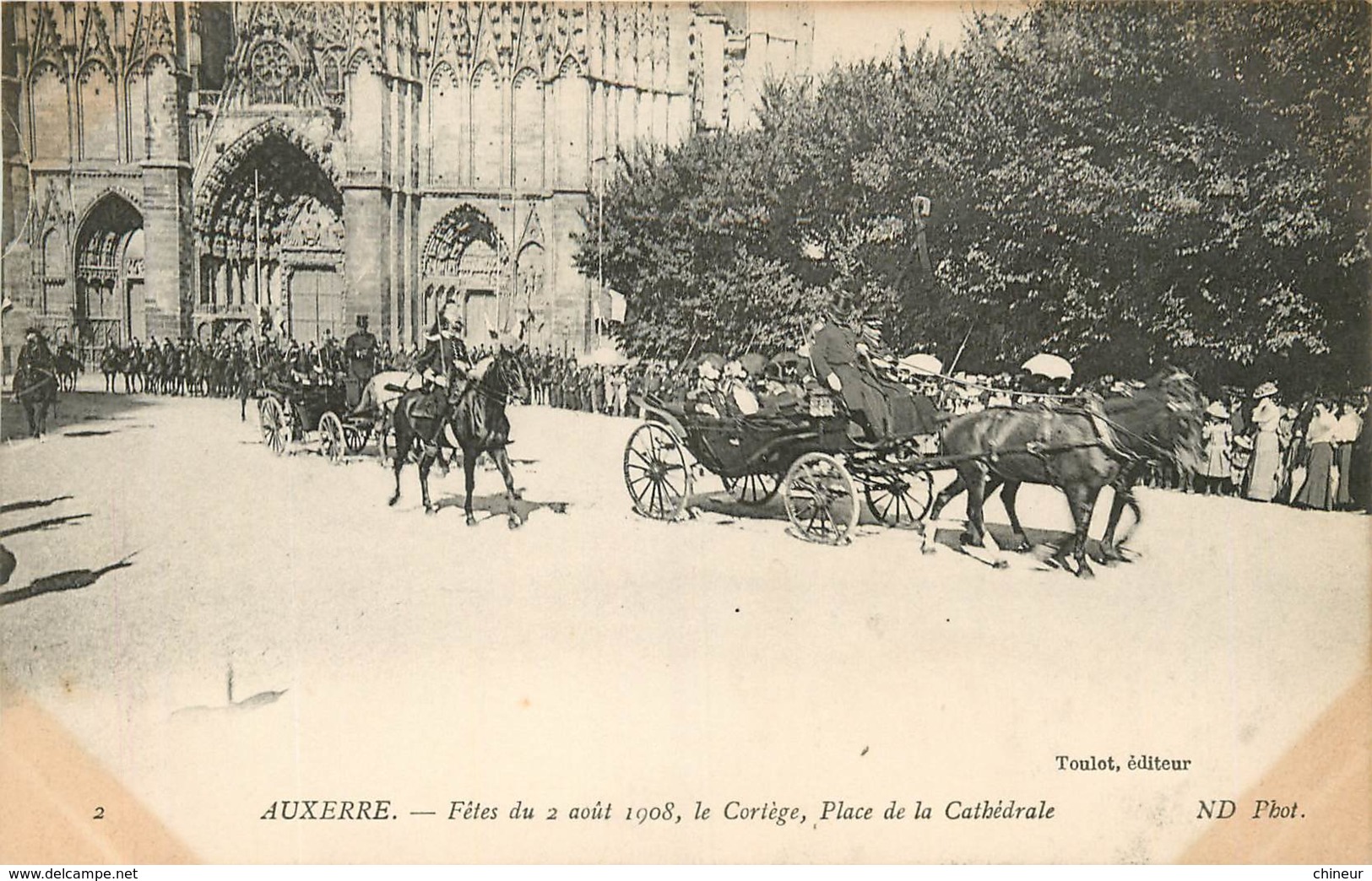 AUXERRE FETE DU 2 AOUT 1908 LE CORTEGE PLACE DE LA CATHEDRALE - Auxerre