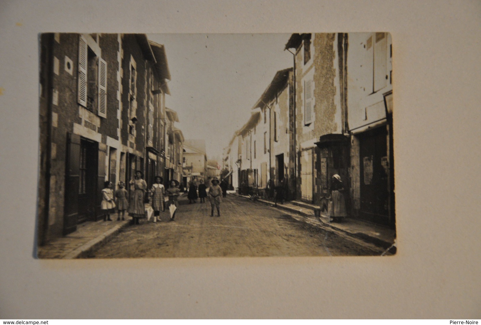 Carte Photo Vivonne  La Grand Rue Animée - Vivonne