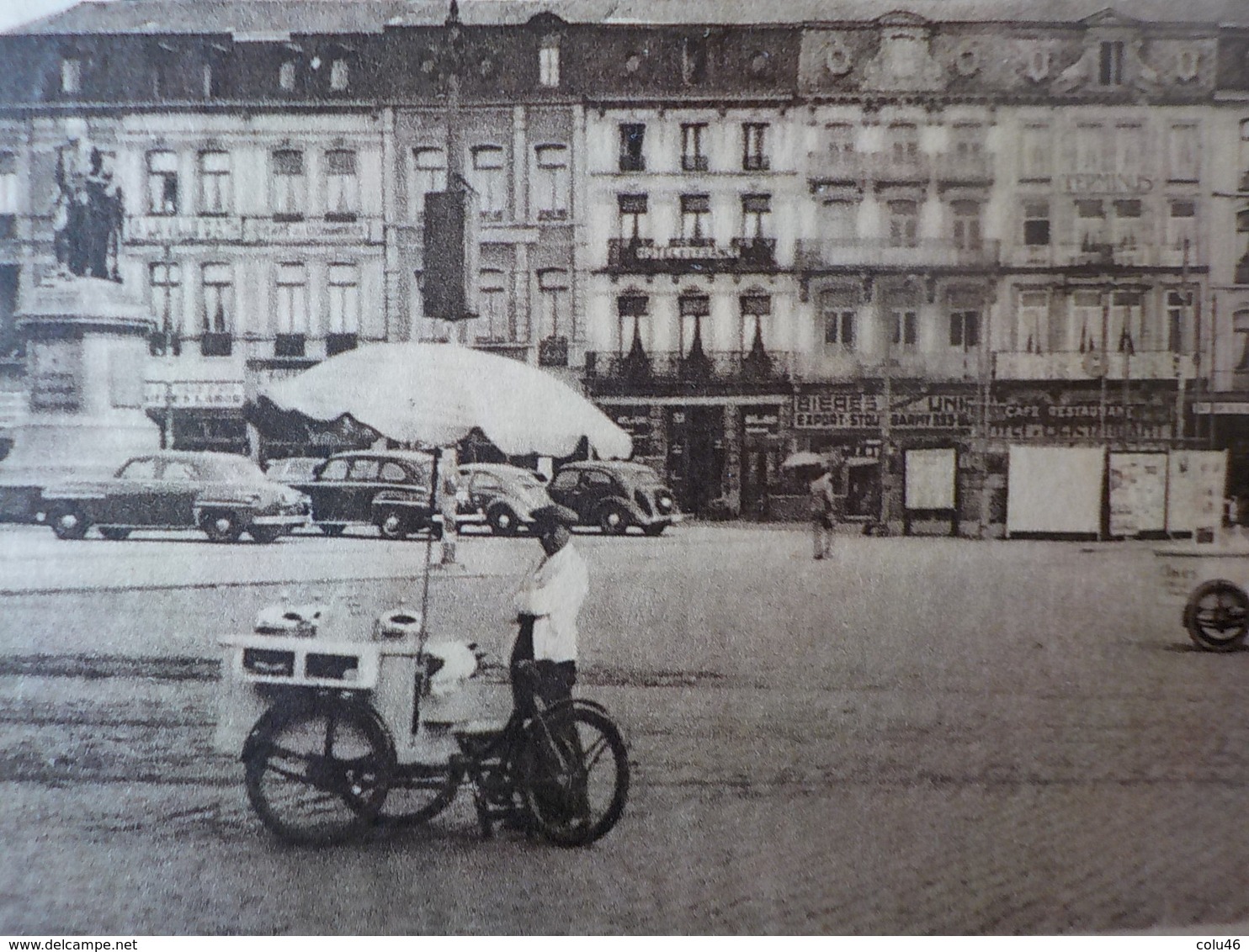 1951 CP Animée Mons Place De La Gare N° 82 Marchand Glaces Ambulant à Vélo Autocar - Mons