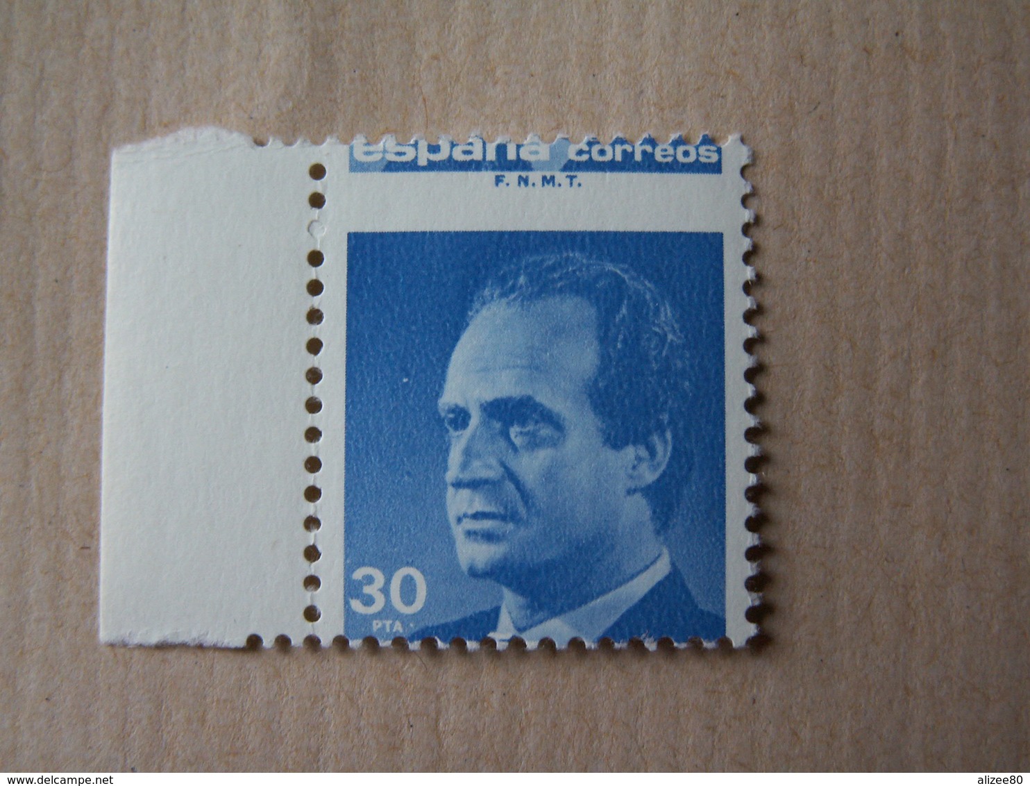 TIMBRE  D ' ESPAGNE  AVEC  PERFORATIONS Fortement  DECALEES -état Sup - Variétés & Curiosités