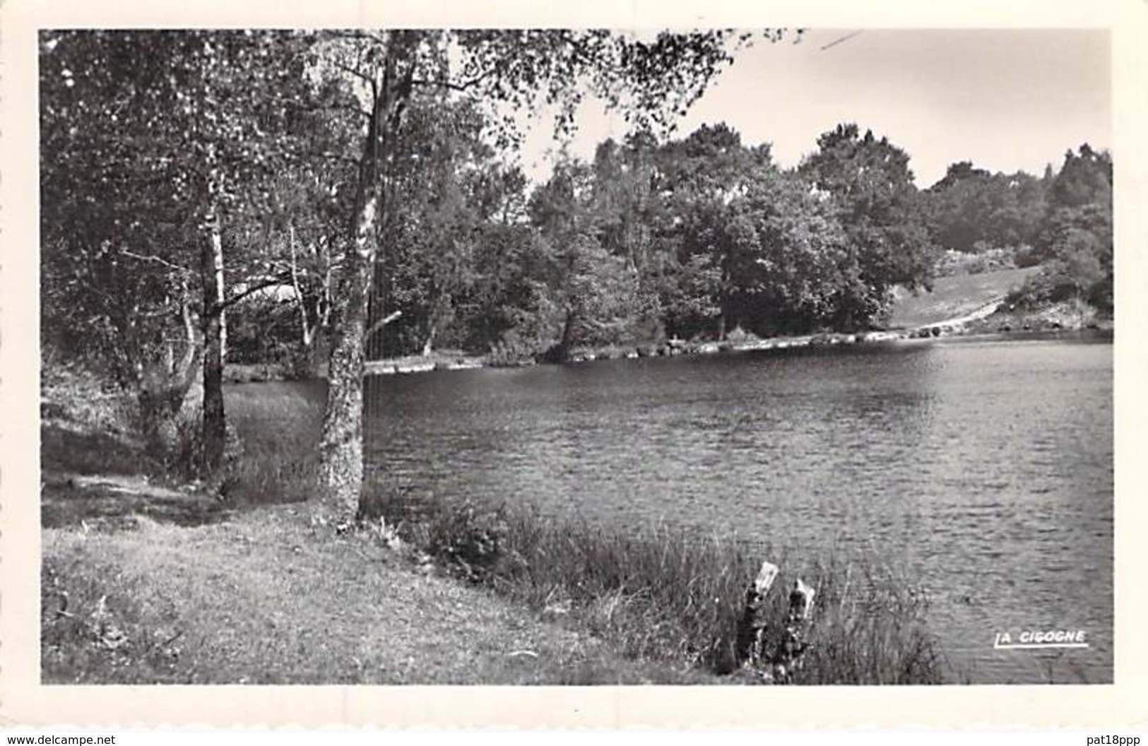 23 - CROCQ : Etang D'Hurbe - CPSM Village (390 Habitants ) Dentelée N/B Format CPA 1960 - Creuse - Autres & Non Classés