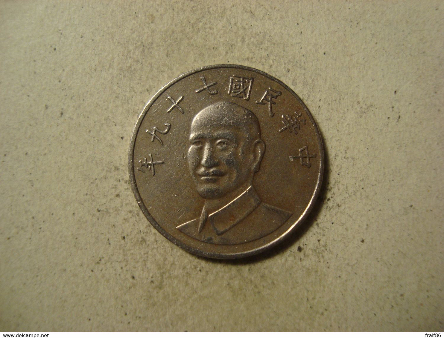 MONNAIE TAIWAN 10 YUAN 1990 / 79 - Taiwan