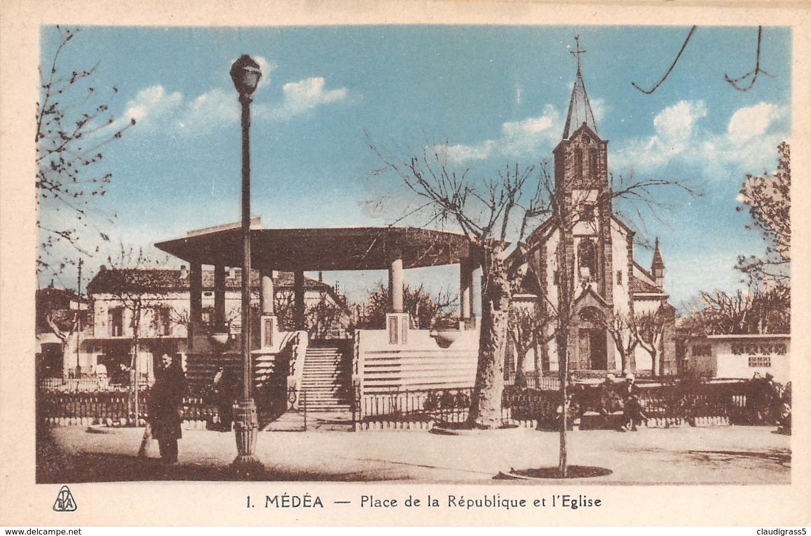 1162 "MEDEA - (ALGERIA) -PLACE DE LA REPUBLIQUE ET L' EGLISE "ANNI40ANIMATA CARTOLINA  ORIGINALE - Medea