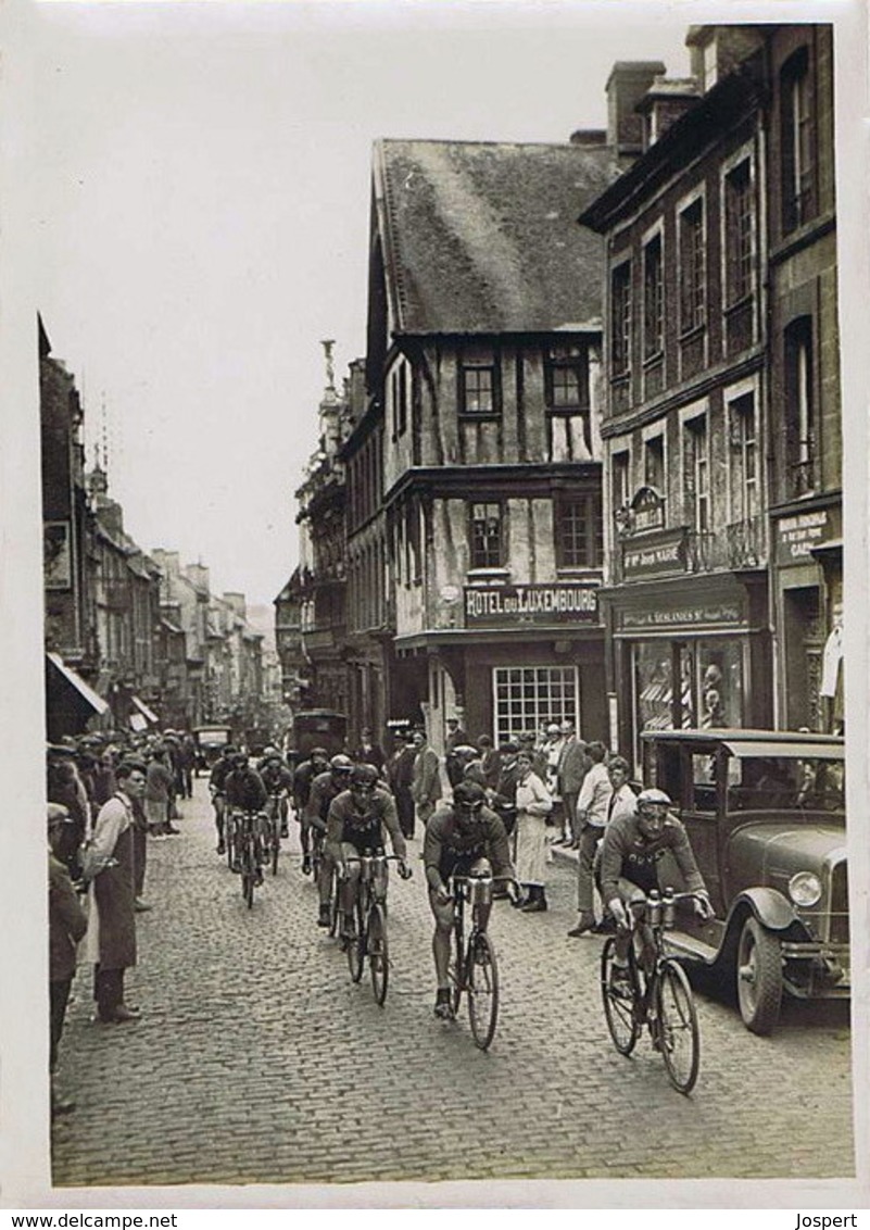 Photo : Tour De France, 1929, Caen-Cherbourg -Les Louvet à Bayeux, Hotel De Luxembourg - Sporten