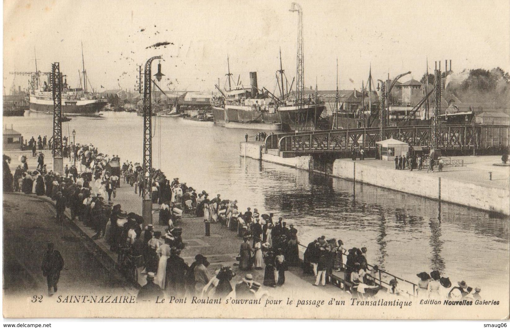 44 - SAINT NAZAIRE - LE PONT ROULANT S'OUVRANT POUR LE PASSAGE D'UN TRANSATLANTIQUE - Saint Nazaire