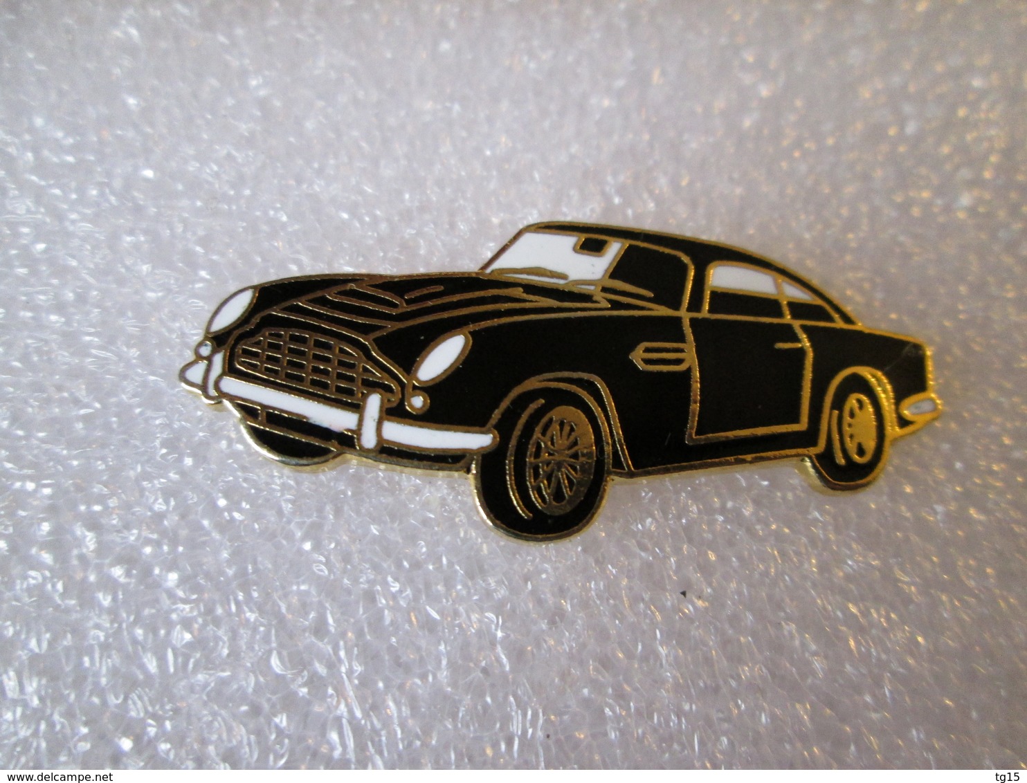 TOP  PIN'S    ASTON  MARTIN   D B 5   NOIR    Email Grand Feu - Other & Unclassified