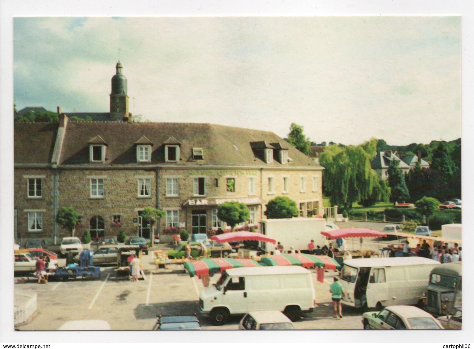 - CPM PUTANGES (61) - Un Jour De Marché 1988 - Photo Jean Clérembaux N° 20 - - Putanges