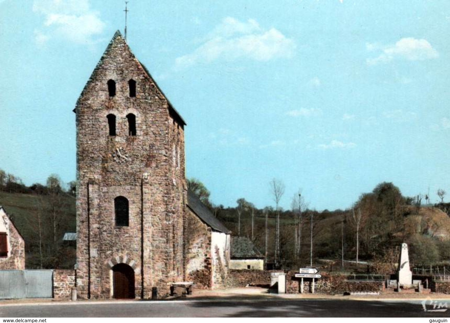 CPSM - ST PIERRE S/ERVE - LA PLACE L'EGLISE ...  - Edition Combier - Autres & Non Classés