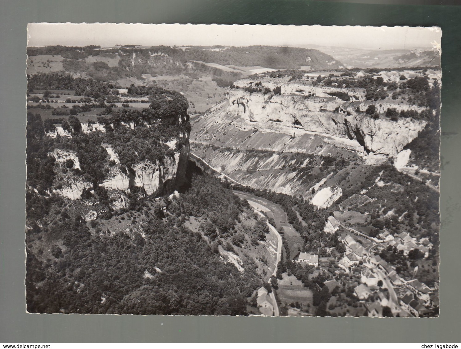 CP (39) En Avion Au Dessus De ...  Baume-les-Messieurs - Vue Panoramique Sur La Vallée De La Seille - Baume-les-Messieurs