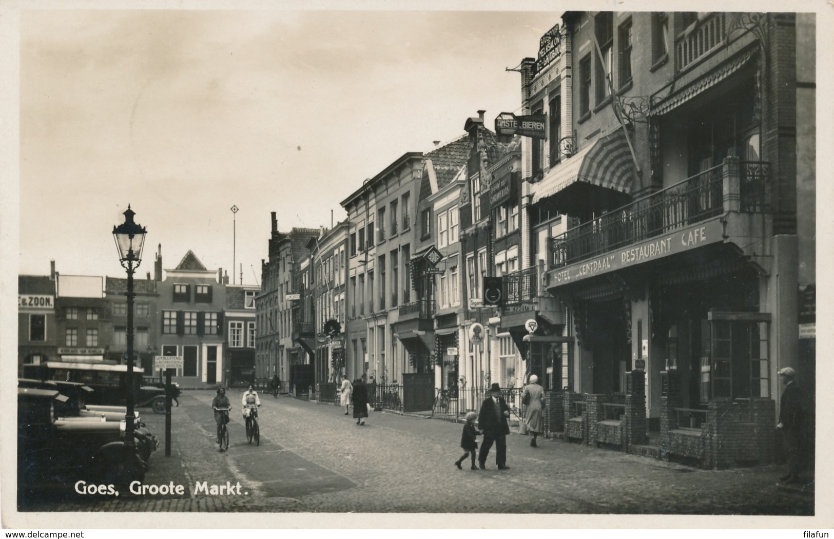 Nederland - 1935 - 1,5 Cent Kinderzegel Op Fotokaart Van Goes Naar Heinenoord - Goes, Groote Markt - Briefe U. Dokumente