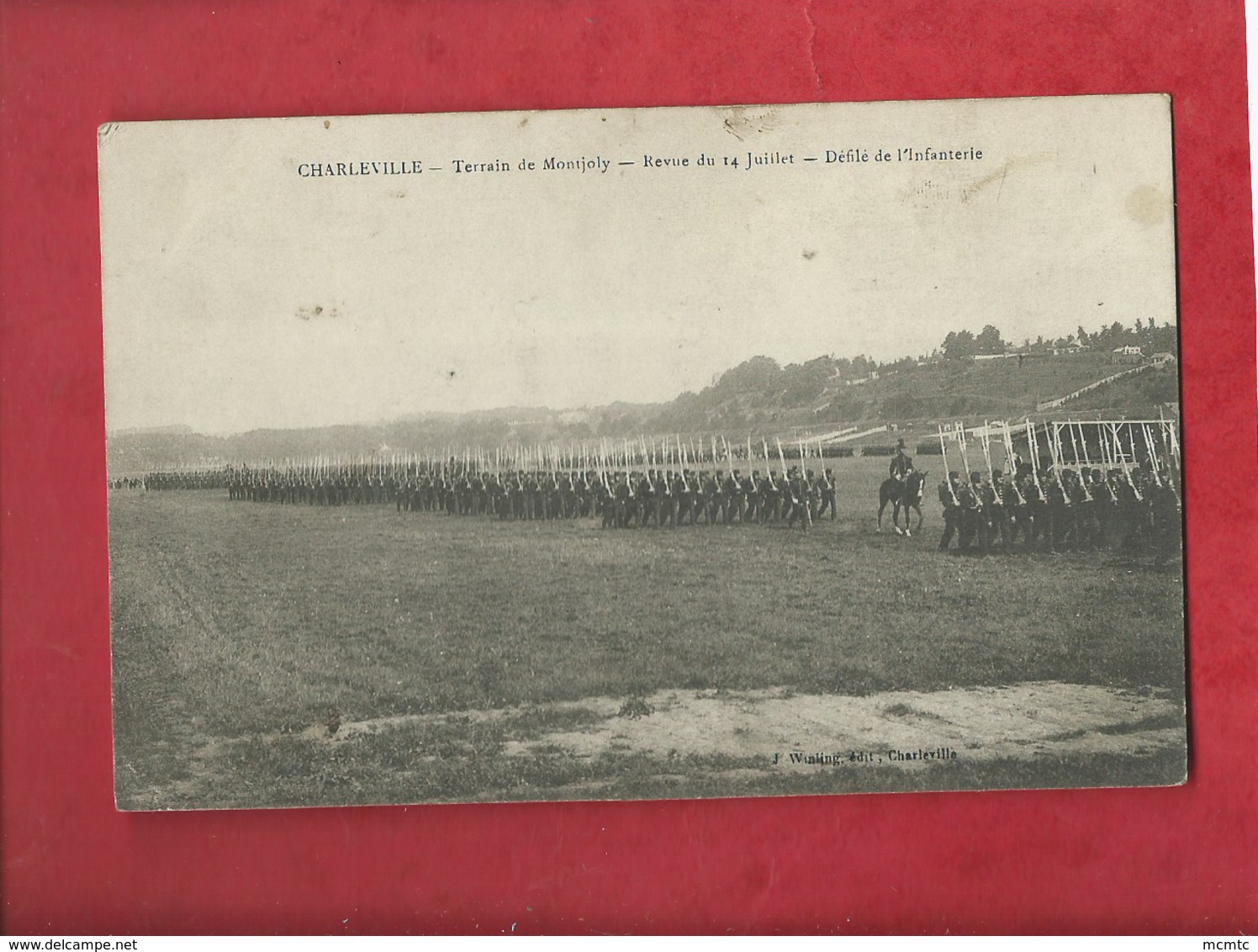 CPA  - Charleville -  Terrain De Montjoly - Revue Du 14 Juillet - Défilé De L'Infanterie ( Militaires , Soldats) - Charleville