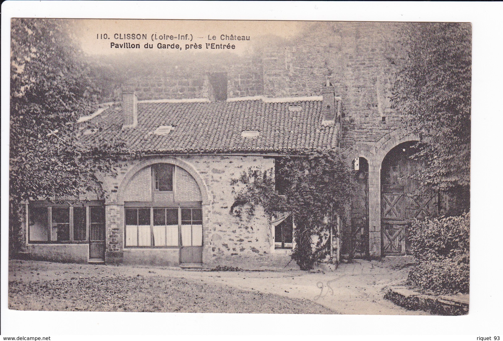 110 - CLISSON - Le Château - Pavillon Du Garde, Près L'Entée - Clisson