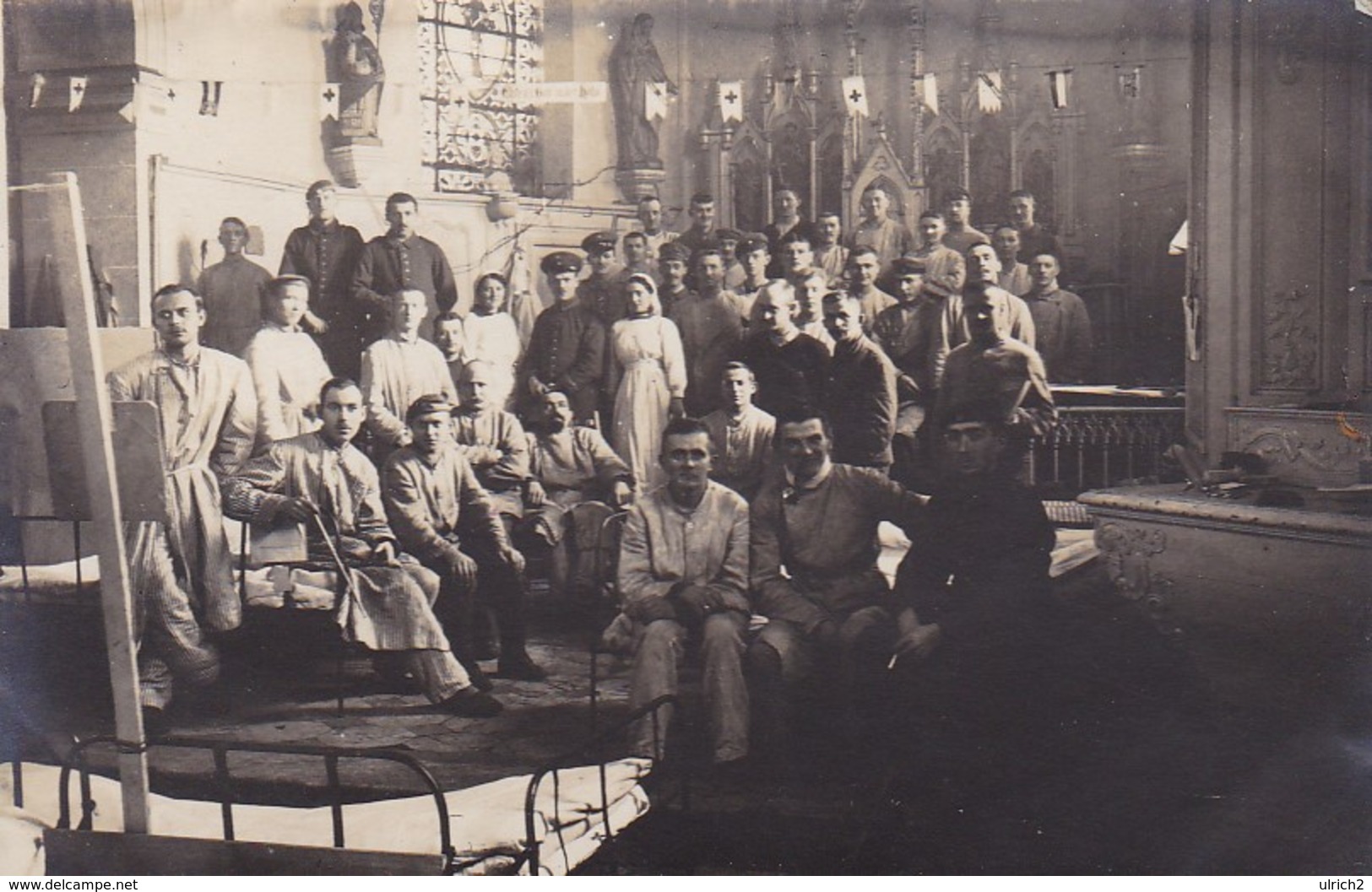 AK Foto Deutsche Soldaten Mit Krankenschwestern  In Lazarett In Kirche - 1917  (48676) - Weltkrieg 1914-18