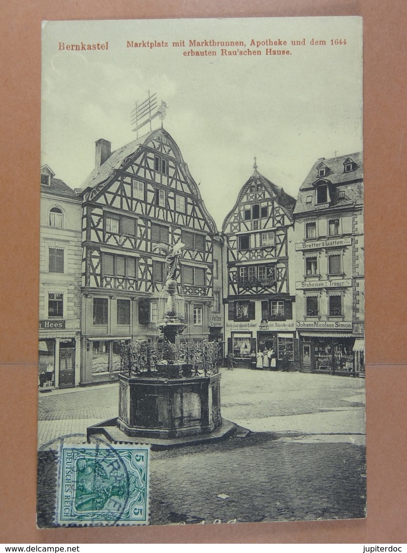 Bernkastel Marktplatz Mit Marktbrunnen Apotheke Und Dem 1644 Erbauten Rau'schen Hause - Bernkastel-Kues