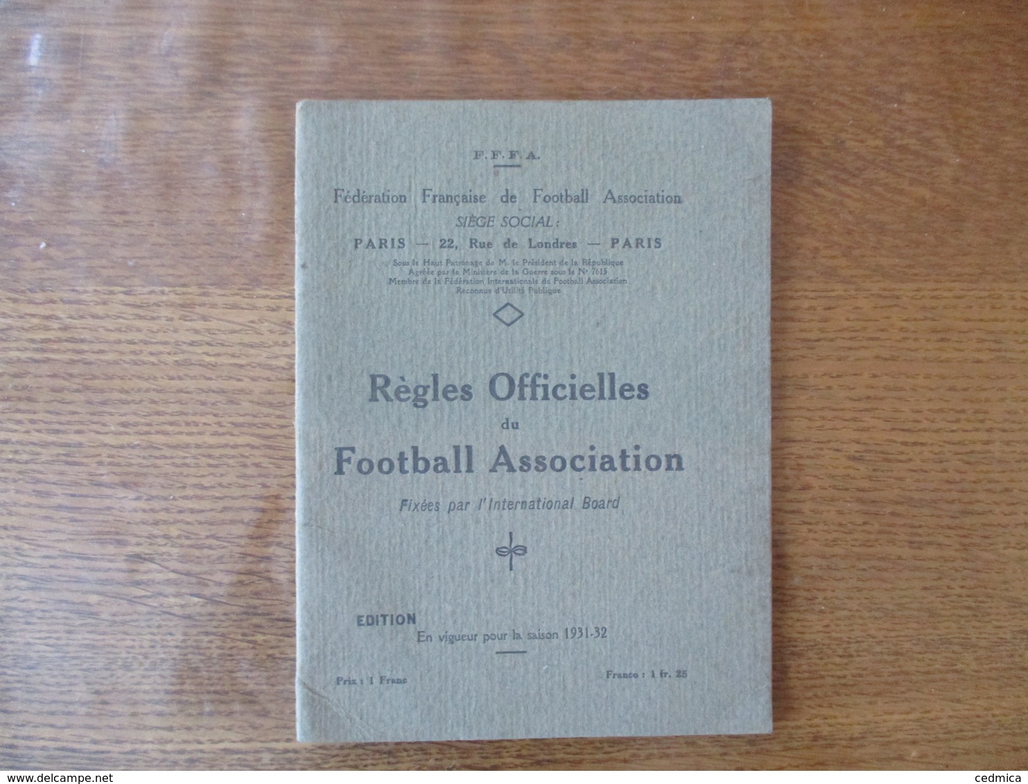 REGLES OFFICIELLES DU FOOTBALL ASSOCIATION FIXEES PAR L'INTERNATIONAL BOARD SAISON 1931-32 - Livres