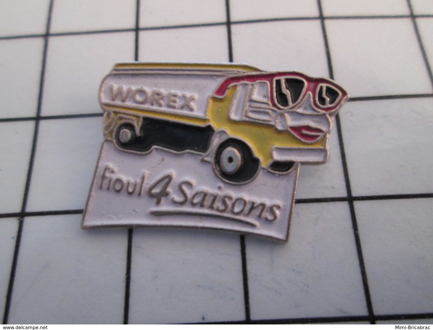 816a Pin's Pins / Beau Et Rare / THEME : CARBURANTS / CAMION WOREX AVEC LUNETTES DE SOLEIL FIOUL 4 SAISONS - Carburants