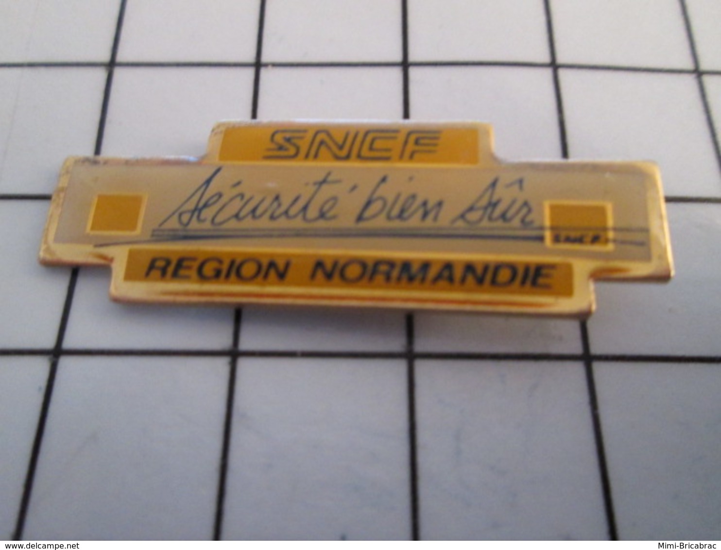 816a Pin's Pins / Beau Et Rare / THEME : TRANSPORTS / SNCF SECURITE BIEN SÛR REGION NORMANDIE - Transports