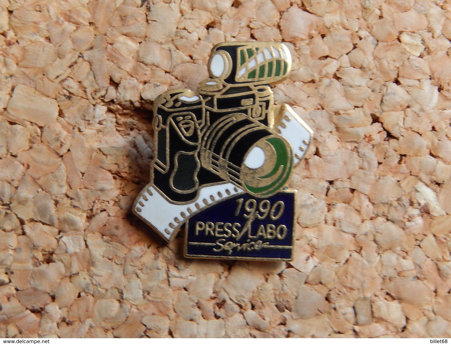 Pin's - PRESS LABO 1990 - Photographie