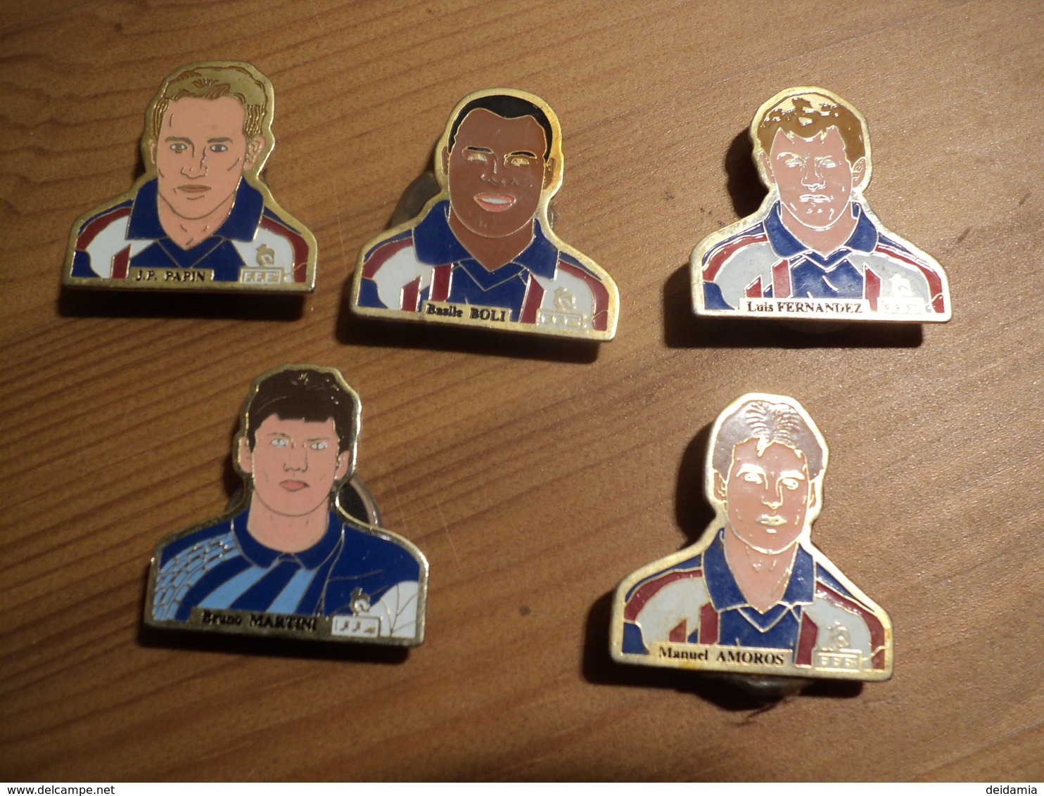 LOT DE 5 MAGNETS EURO 92 DE FOOTBALL BASILE BOLI / JEAN PIERRE PAPIN / BRUNO MARTINI / MANUEL AMOROS ET LUIS FERNANDEZ. - Magnets