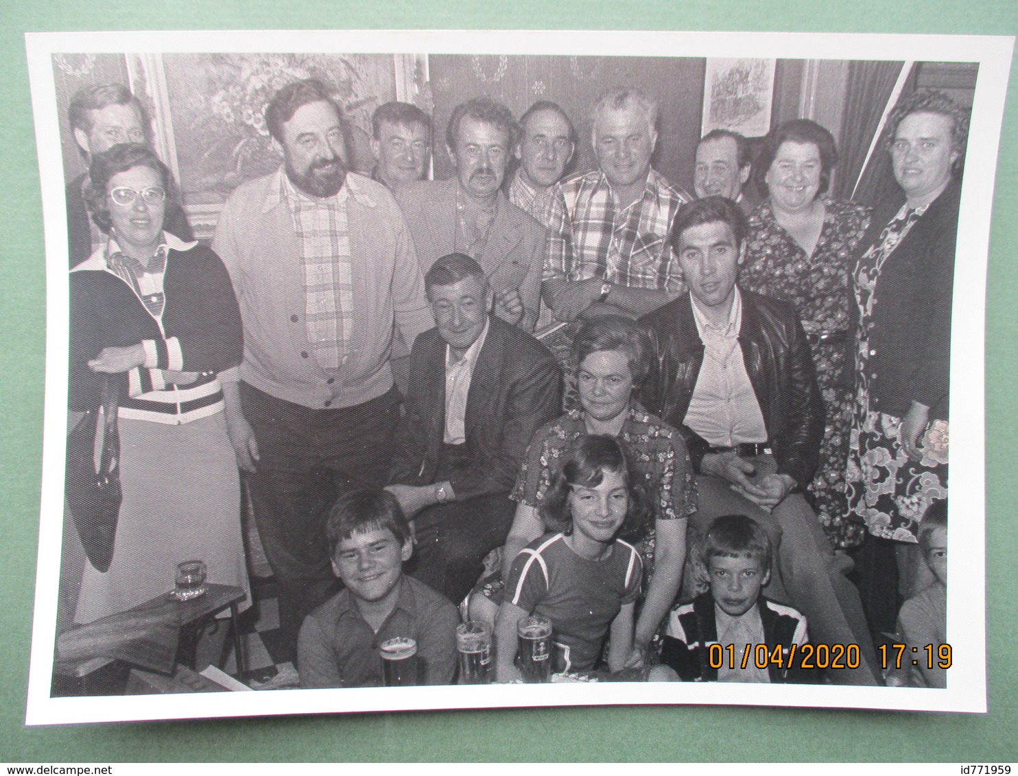 Originele Foto Eddy Merckx Met Fans Te Dendermonde Wielrennen Koers 12 Cm Op 18 Cm - Ciclismo