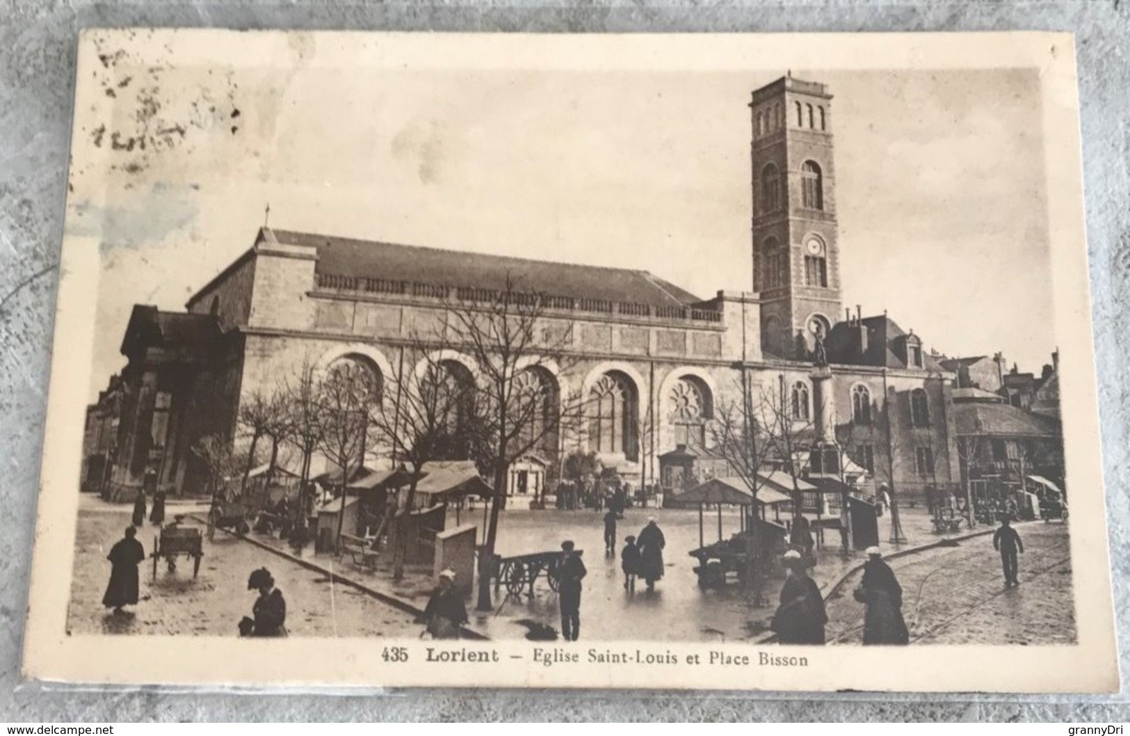 56 Lorient 1936 Eglise St Louis Place Bisson Marche Charrettes Passants Des Coiffes - Lorient