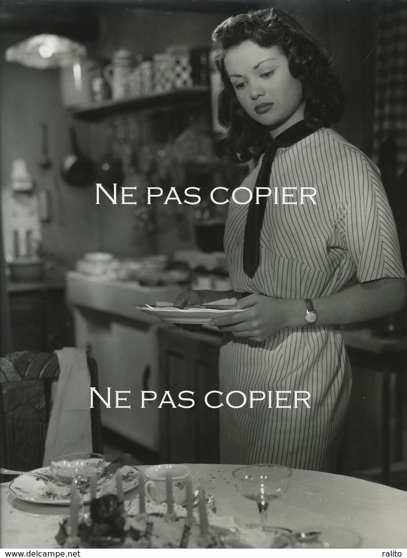 MARIE DAEMS Film "L'air De Paris" 1954 Marcel Carné Par Photographe Limot Grande Photo 29 X 23 Cm - Célébrités