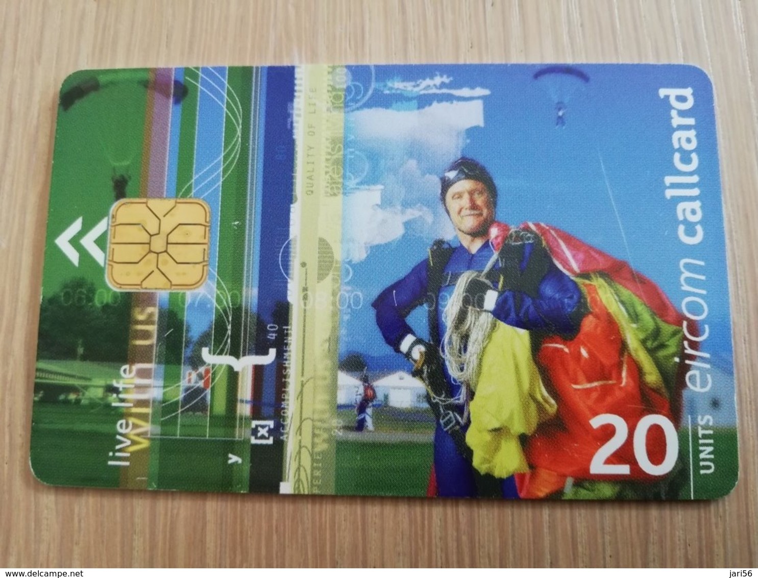 IRELAND /IERLANDE   CHIPCARD 10 UNITS   DIFFERENT CHIP   LIVE LIFE       ** 1087** - Ierland