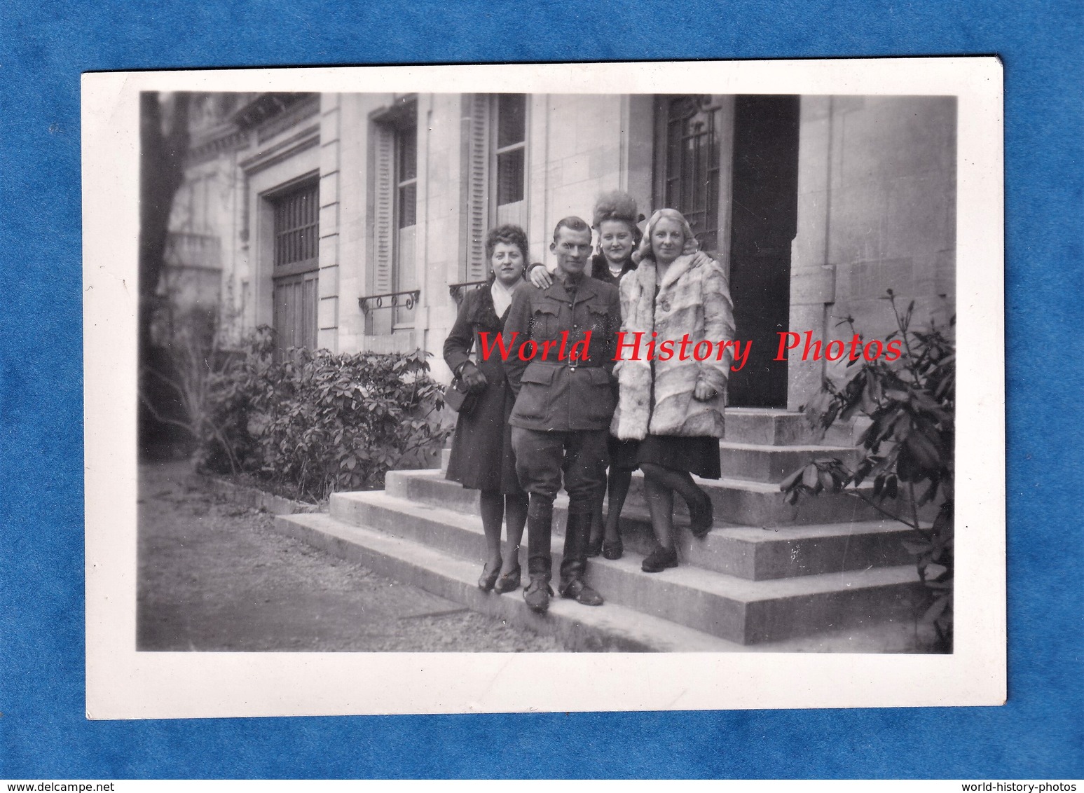 Photo Ancienne Snapshot - Beau Portrait D'un Militaire Autour De Femme Bien Habillée - Officier ? Période WW2 ? - Guerre, Militaire