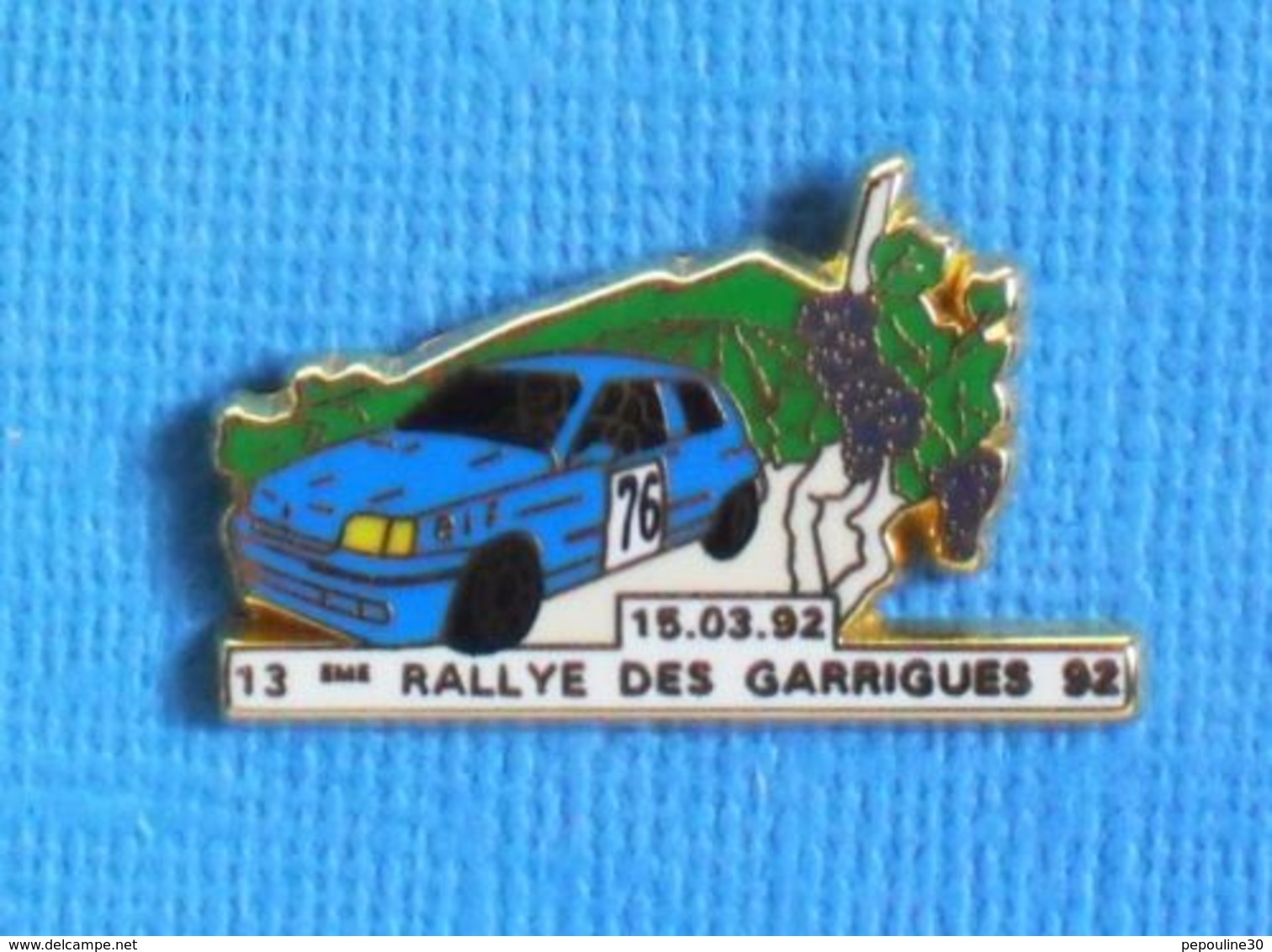 1 PIN'S //  ** 13 ème RALLYE DES GARRIGUES '92 ** . (G.J.P.C.R.T. Arthus Bertrand Paris) - Arthus Bertrand