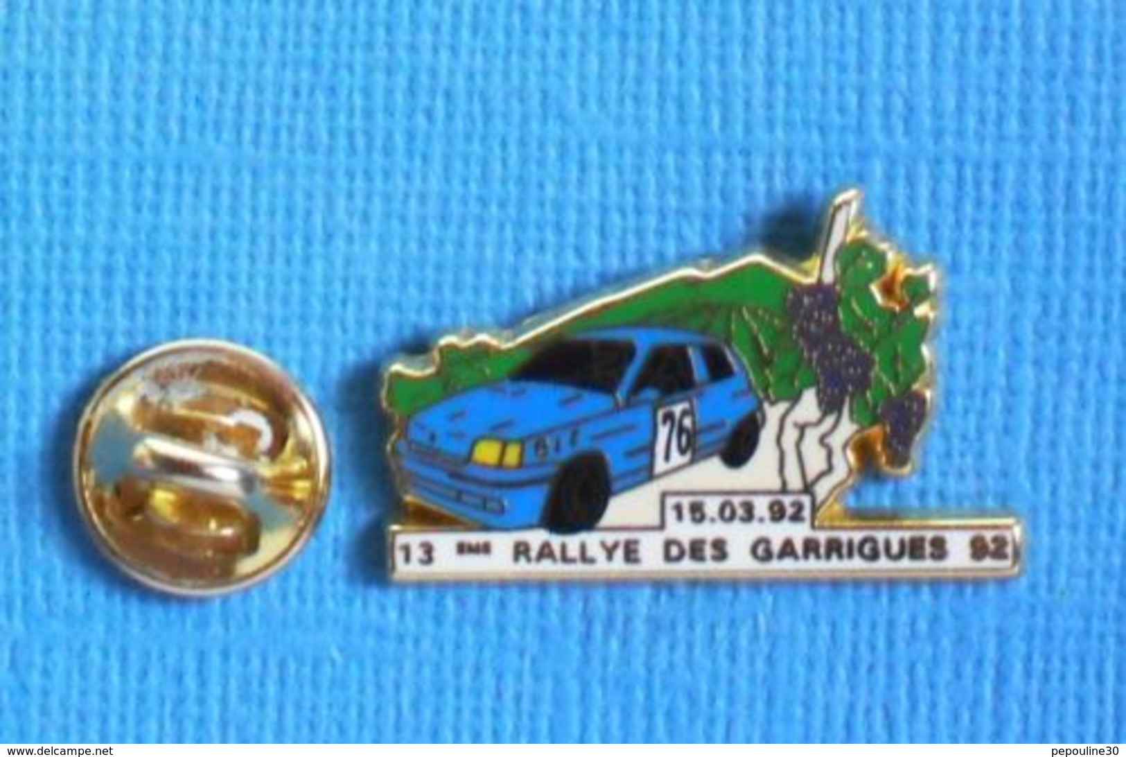 1 PIN'S //  ** 13 ème RALLYE DES GARRIGUES '92 ** . (G.J.P.C.R.T. Arthus Bertrand Paris) - Arthus Bertrand